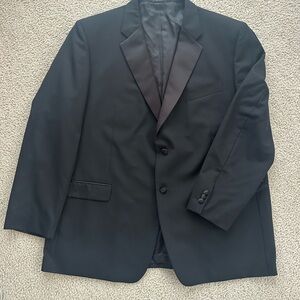 Jones New York Tuxedo Suit – Size 52 Long 46x32 pants – Classic Satin Details